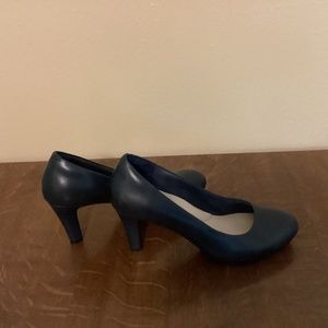 Clark’s Navy Blue Dress Pumps